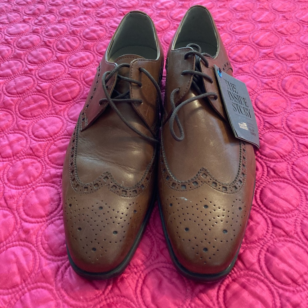 Like new! Sz 9.5 Brown Leather Clarks Shoes